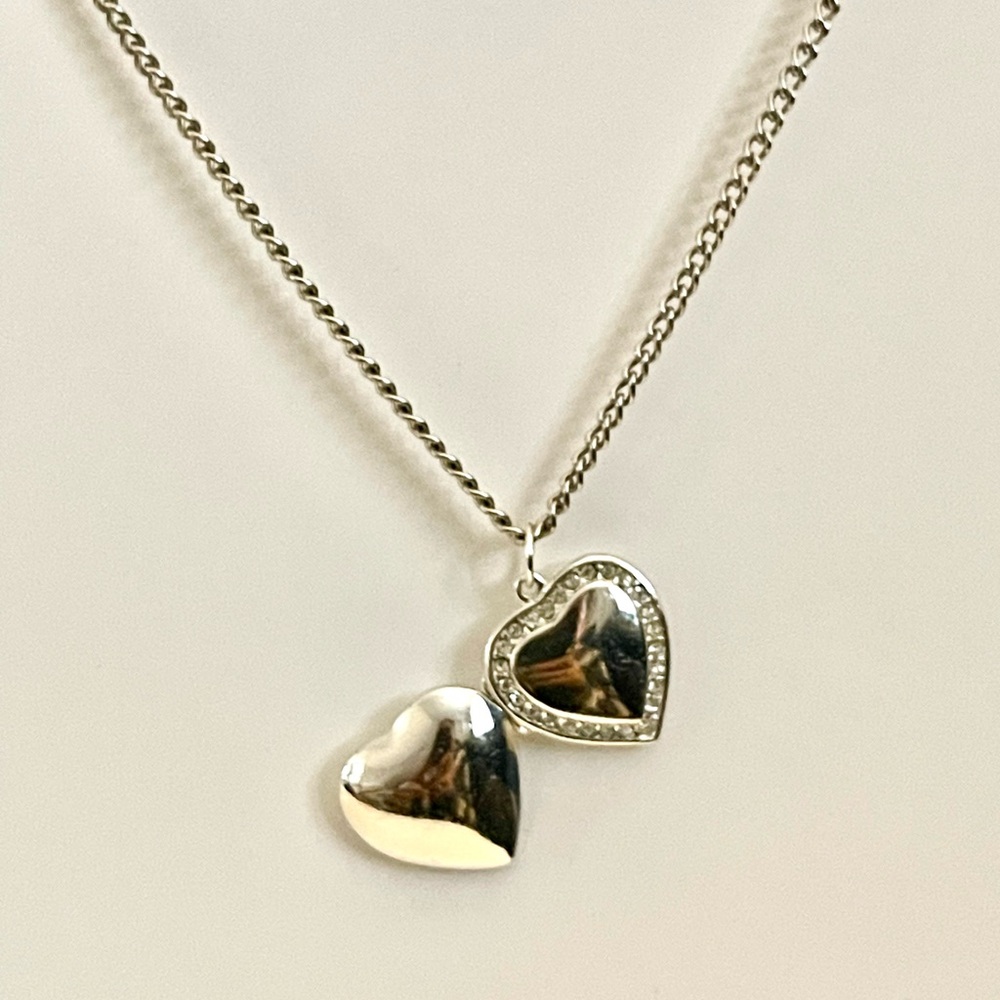Sterling silver heart pendant good for a gift for you’re mom 🌹